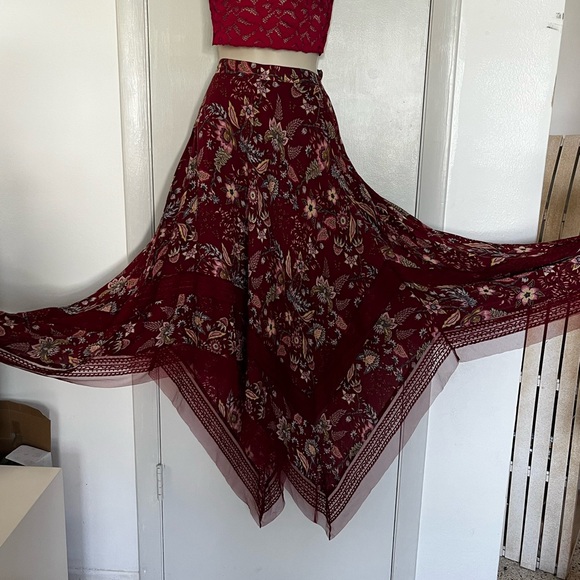 SOLD Bcbg MAX  Sz M asymmetrical Maxi floral Skirt - Picture 4 of 16